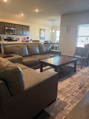 Living area - Cozy Home to stay in Tulsa /Broken Arrow (Tulsa)