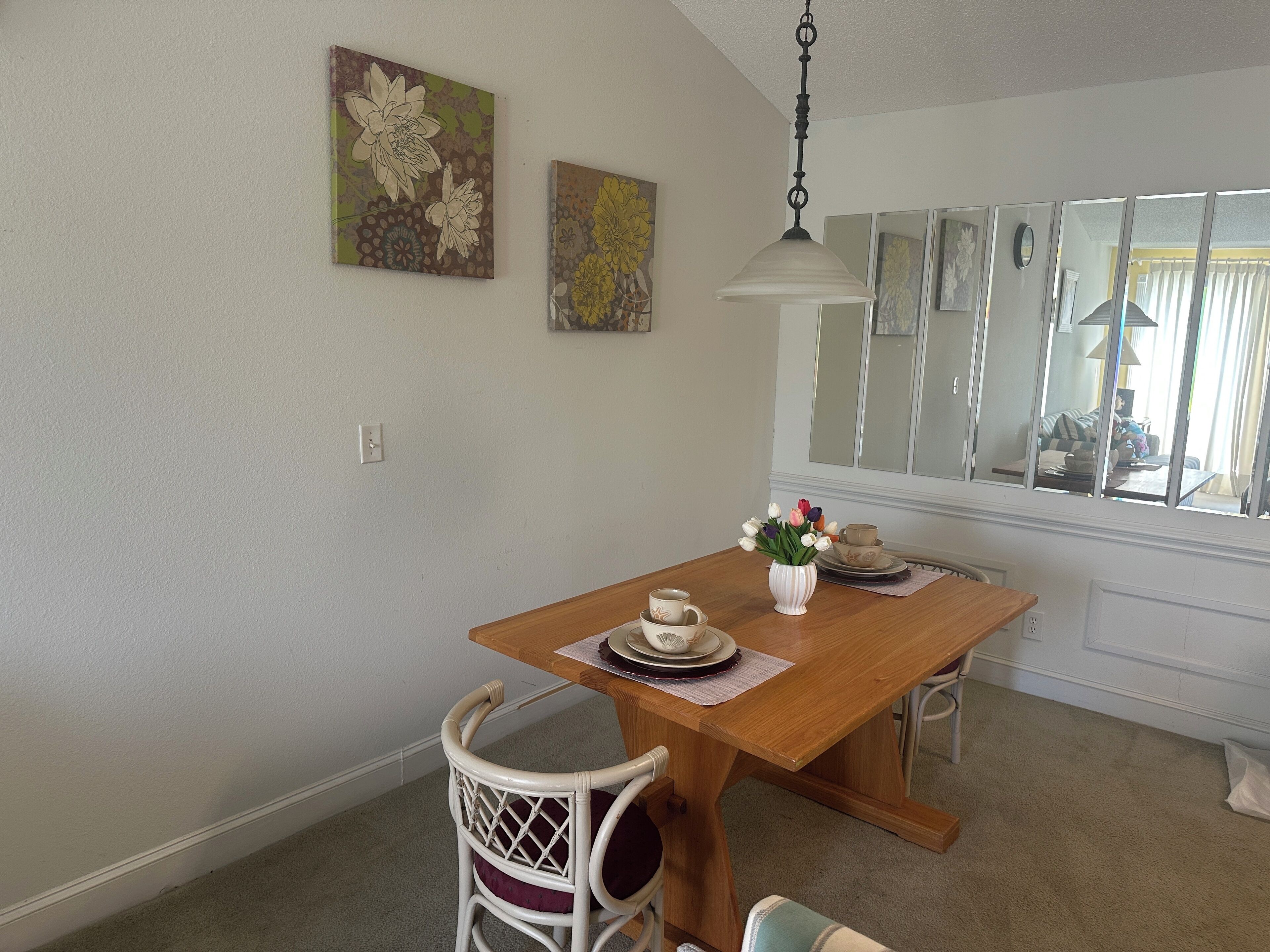 Basic Condo, Pool View | Dining