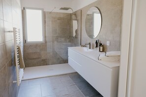 Shower, hair dryer, towels, soap - CARLOTINA Superb villa with private heated pool (Oletta)