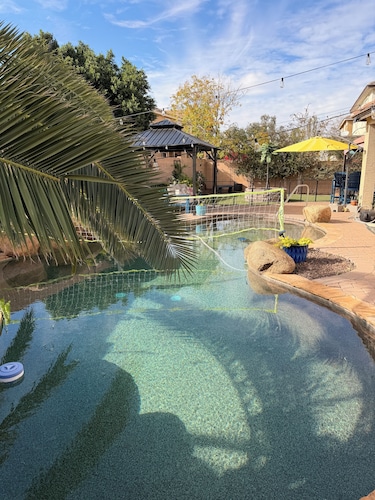 Charming 3-bedroom + Office beautiful home in Surprise