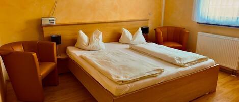 1 bedroom, in-room safe, free WiFi, bed sheets