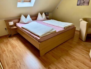 1 Schlafzimmer, Zimmersafe, Reisekinderbett, kostenloses WLAN