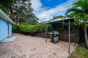 Terrace/patio - Elegant & Renovated 4BR • Walk to Downtown (Lakeland)