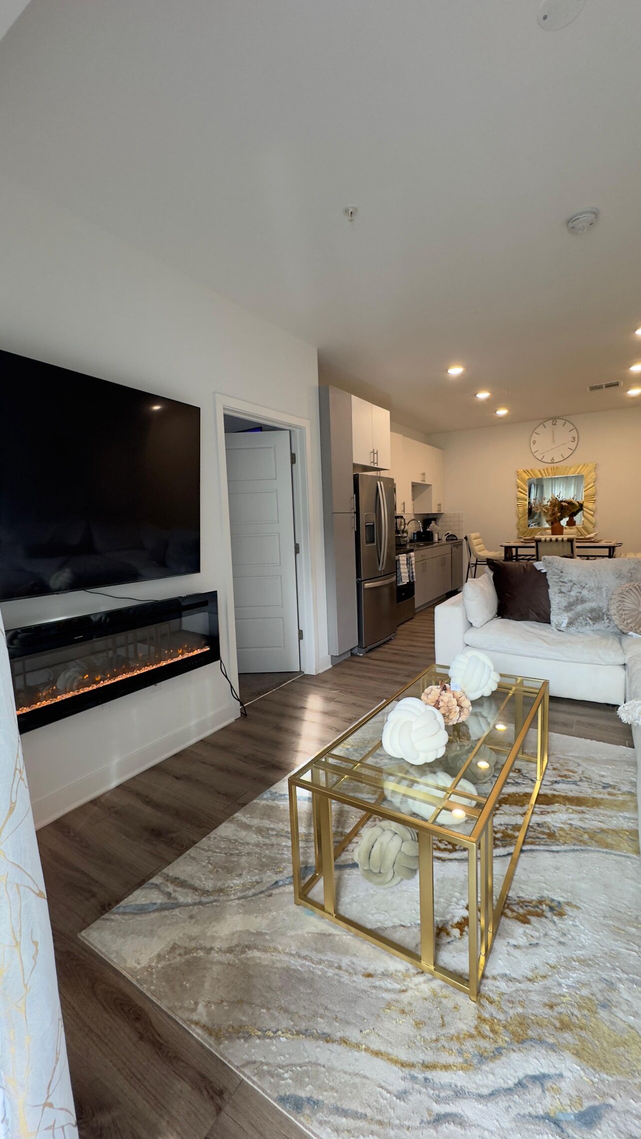 TV, fireplace