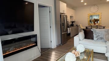TV, fireplace