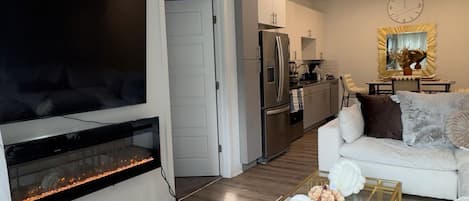 TV, fireplace