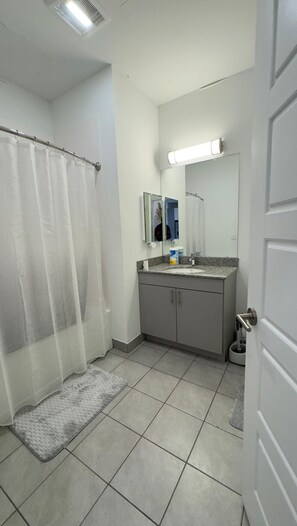 Hair dryer, towels, soap, toilet paper - 1 bedroom with access to living & kitchen in adorable East Orange with AC & gym. (East Orange)