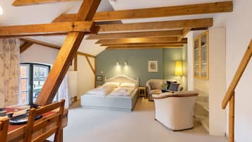 9 bedrooms, iron/ironing board, WiFi, bed sheets