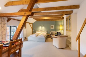 9 bedrooms, iron/ironing board, WiFi, bed sheets - Holiday Home 'Gästehof Apolony' with Private Terrace, Garden & Wi-Fi (Utecht)