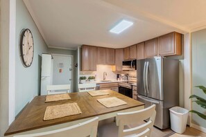 Fridge, microwave, oven, stovetop - Sandy Toes at The Sands | Walk to Coligny Beach (Hilton Head Island)