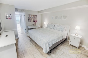 1 bedroom, iron/ironing board, WiFi, bed sheets - MYRTLE BEACH - DIRECT  OCEAN FRONT  - Lazy River/Pools - Monthly Snowbirds Welcome (Myrtle Beach)