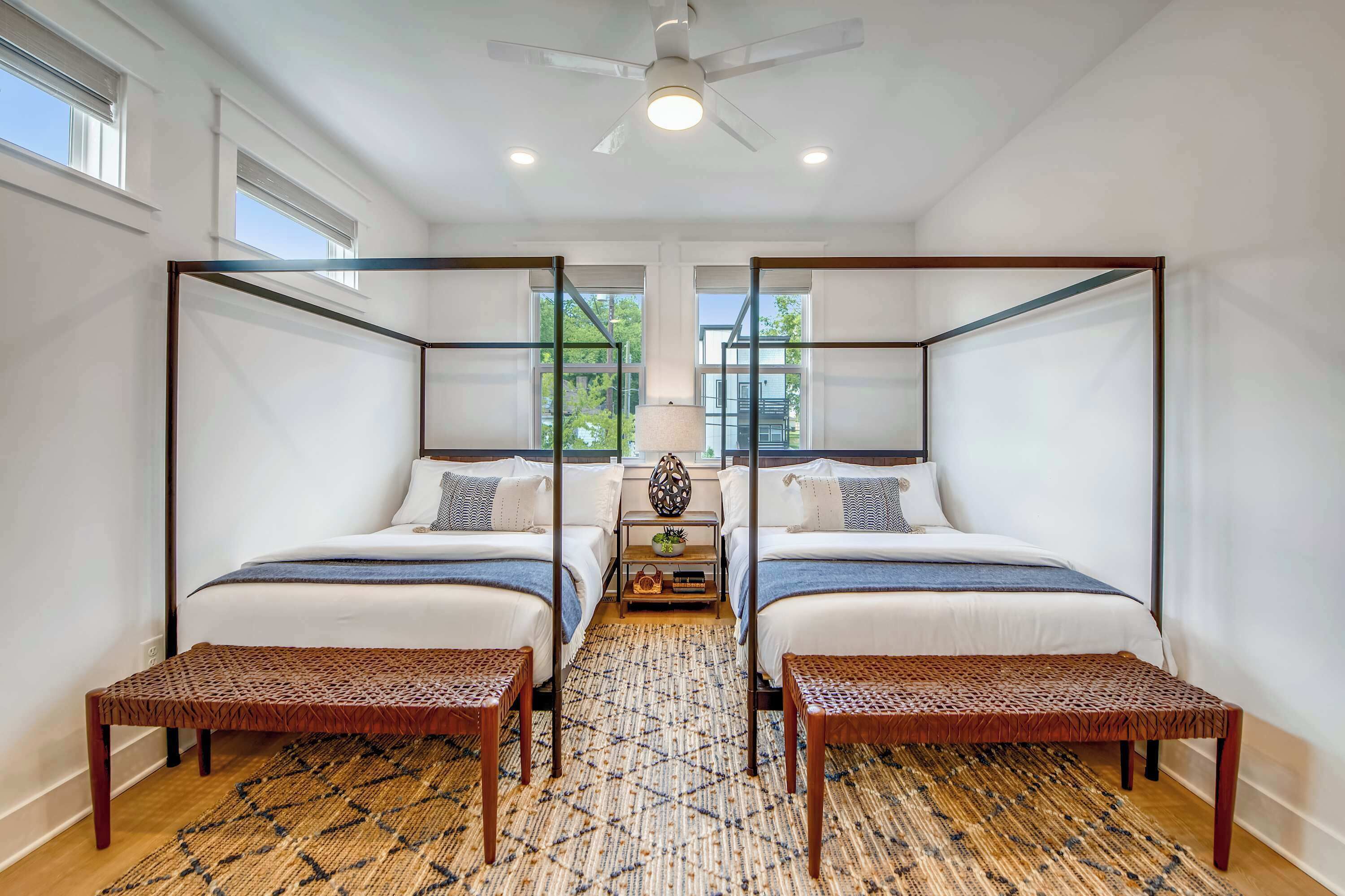 8 habitaciones, escritorio y tabla de planchar con plancha 