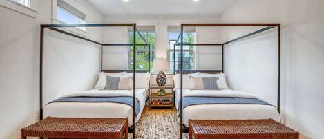 8 habitaciones, escritorio y tabla de planchar con plancha