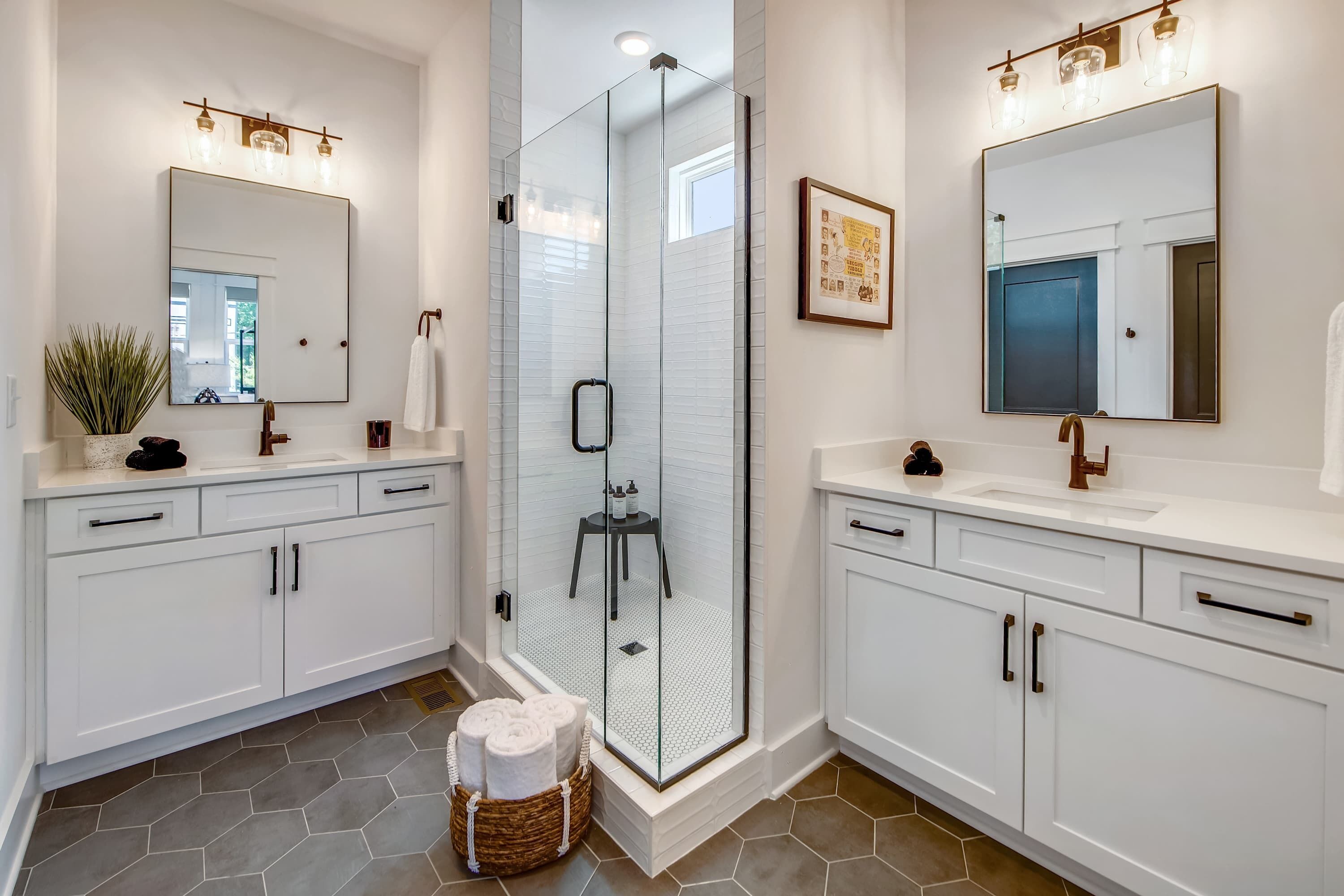 Shower, hair dryer, towels, shampoo