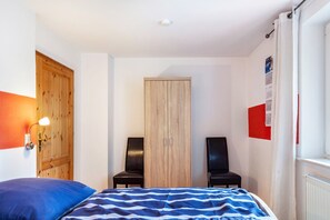 3 slaapkamers, een strijkplank/strijkijzer, wifi, beddengoed