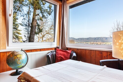 Apartment Am Wolfsberg with Stunning Views of Schrammsteine and Kaiserkrone
