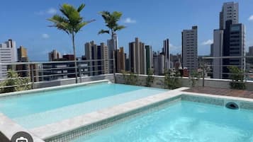 2 outdoor pools, pool loungers