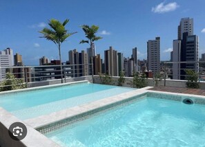 2 piscinas al aire libre, sillones reclinables de piscina