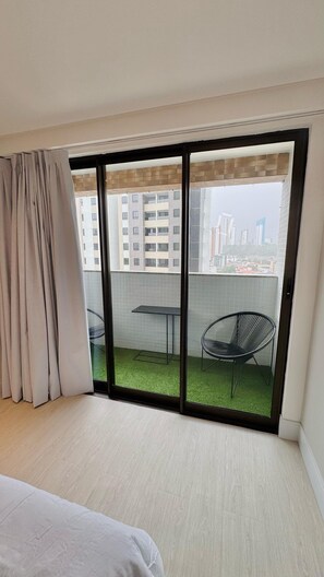 Cortinas blackout y sistema de insonorización 