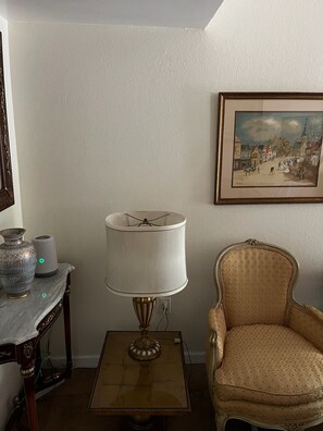Interior - beautiful 2-bedroom house  in beautiful Green Valley. (Green Valley)