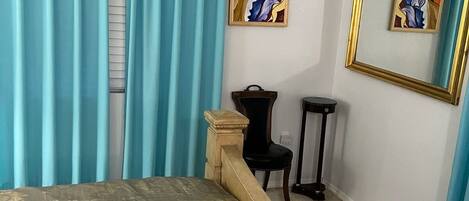 Iron/ironing board, bed sheets