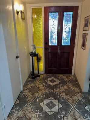 Interior - beautiful 2-bedroom house  in beautiful Green Valley. (Green Valley)