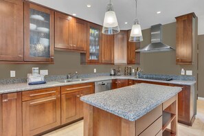 Villa, Multiple Beds, Patio, Golf View (184 Twin Oaks) | Private kitchen - 184 Twin Oaks at The Sea Pines Resort (Hilton Head Island)