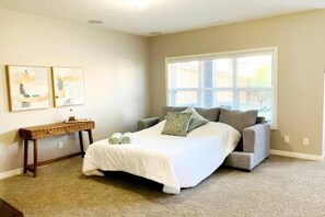 Iron/ironing board, WiFi, bed sheets - Mahogany Escape - Your Calgary Oasis (Calgary)