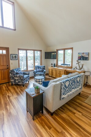 TV, books - New! Upper and lower decks, central air conditioning, and a fully stocked kitchen! (Boothbay)
