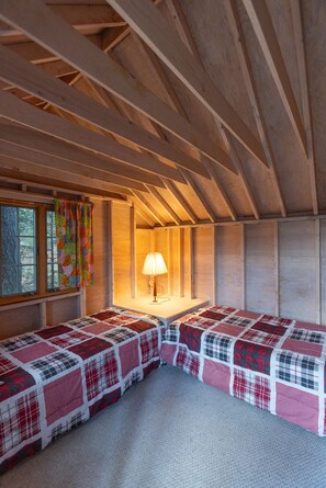 Desk, iron/ironing board, WiFi - New! Upper and lower decks, central air conditioning, and a fully stocked kitchen! (Boothbay)