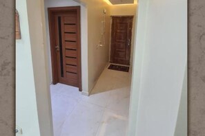 Interior - Premium 4 Bedroom Furnished Home Garden Fully AC, Gated Compound Near Pyramids (Giza Governorate)