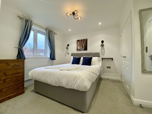 Bracknell / Wokingham Charming Three Bedroom House