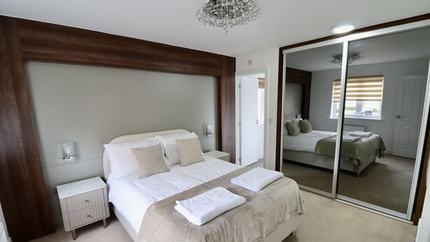5 Schlafzimmer, Bügeleisen/Bügelbrett, kostenloses WLAN, Bettwäsche