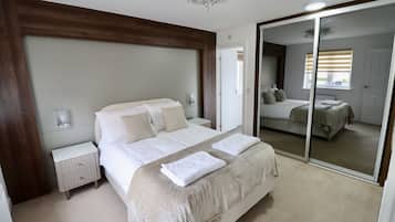 5 bedrooms, iron/ironing board, free WiFi, bed sheets