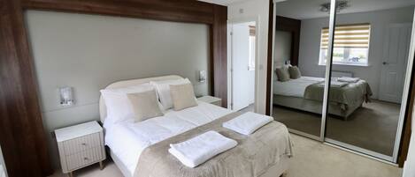 5 bedrooms, iron/ironing board, free WiFi, bed sheets