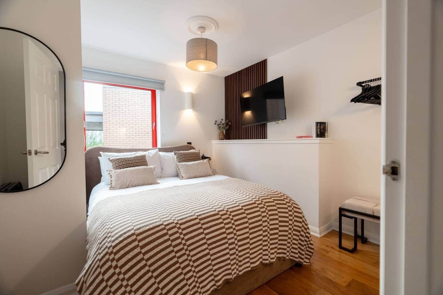 Iron/ironing board, WiFi, bed sheets, wheelchair access