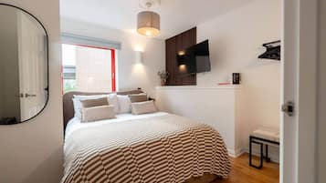 Iron/ironing board, WiFi, bed sheets, wheelchair access