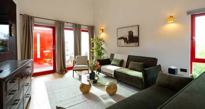 Botanic House - 3BR Home - Private Parking