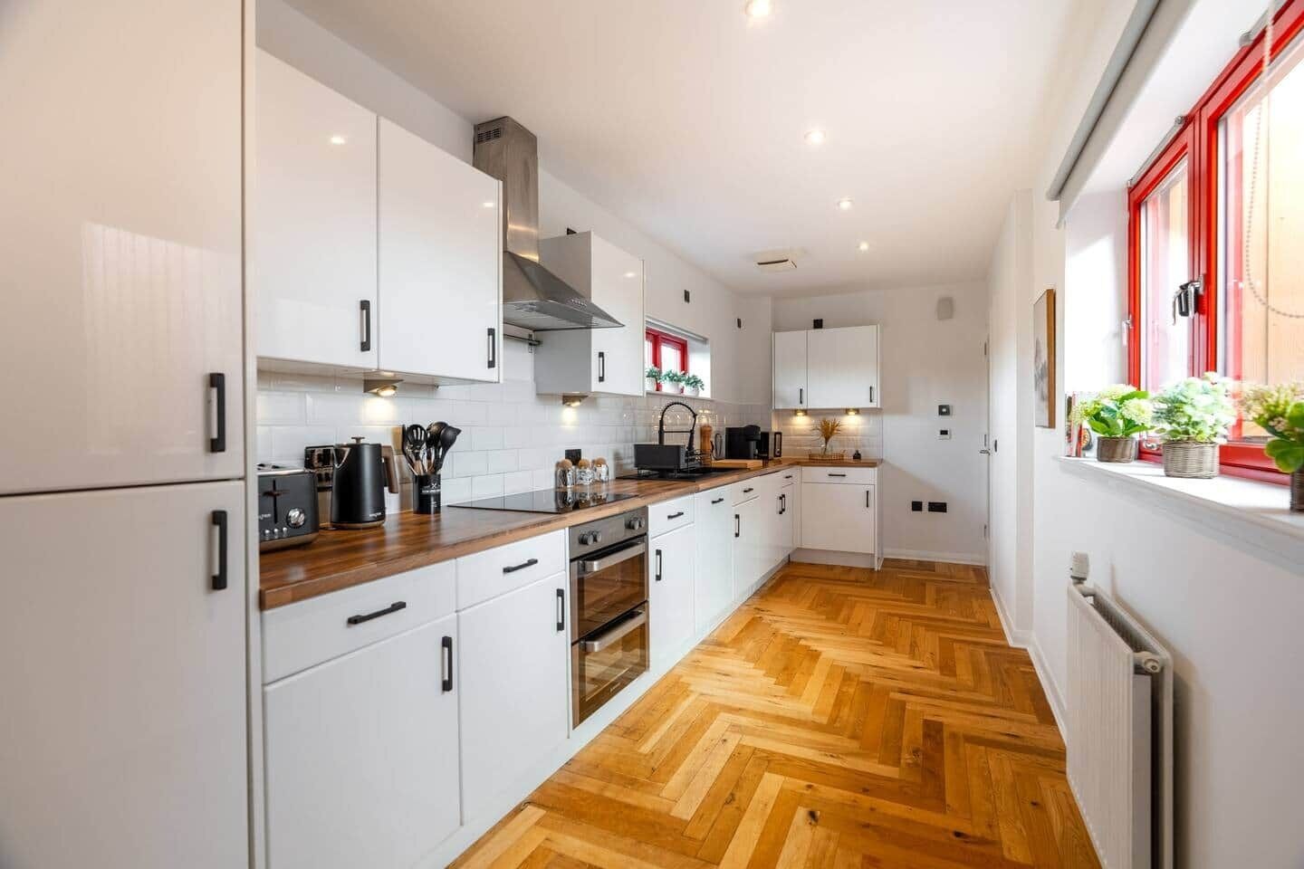 Kühlschrank, Mikrowelle, Ofen, Herdplatte