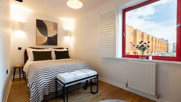 3 slaapkamers, een strijkplank/strijkijzer, gratis wifi, beddengoed