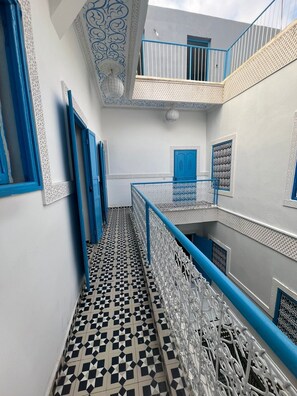 Handrails in hallways - Riad Les Secrets De Marrakech (Marrakech)