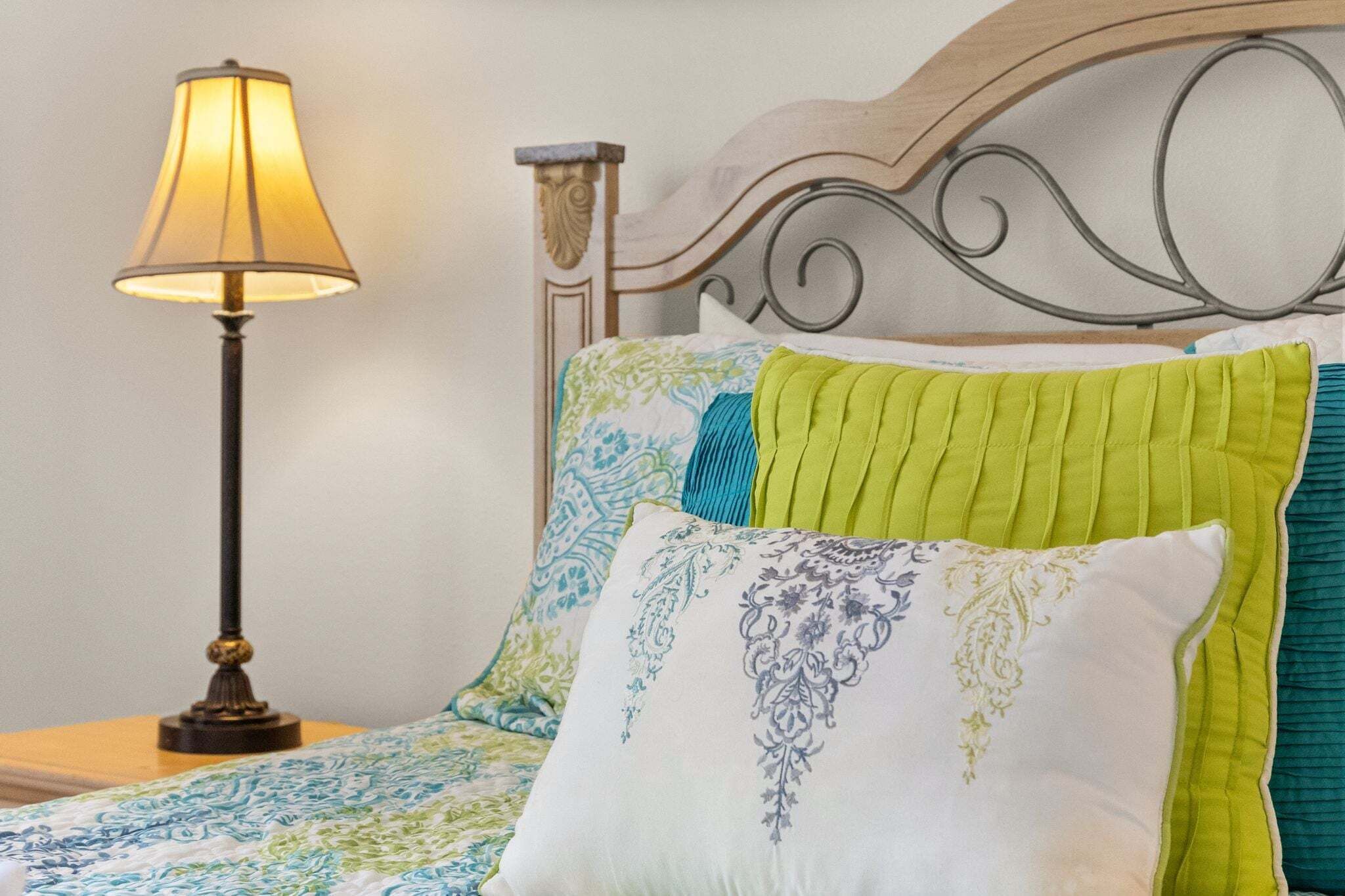5 bedrooms, iron/ironing board, free WiFi, bed sheets