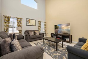 Smart TV - 655 - Spacious 5-Bed Home with Private West-Facing Pool in Gated Community Near Orlando Attractions (Davenport)