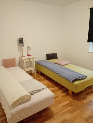 WiFi - Large vacation home in southern Sweden by the lake Jetty, boat, pool (Vislanda)