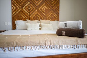 Desk, iron/ironing board, WiFi, bed sheets