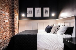 4 bedrooms, desk, free WiFi, bed sheets - Hollyhock Suite 402: 4 bed/2 bath with soaking tub (Louisville)