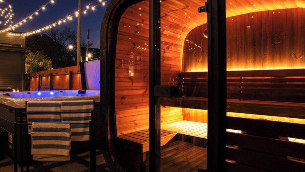 Outdoor spa tub - Mini Golf|Sauna|Hot Tub|Cinema|Large Group|BBQ (Indianapolis)