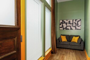 Televisión, videojuegos y oficina 