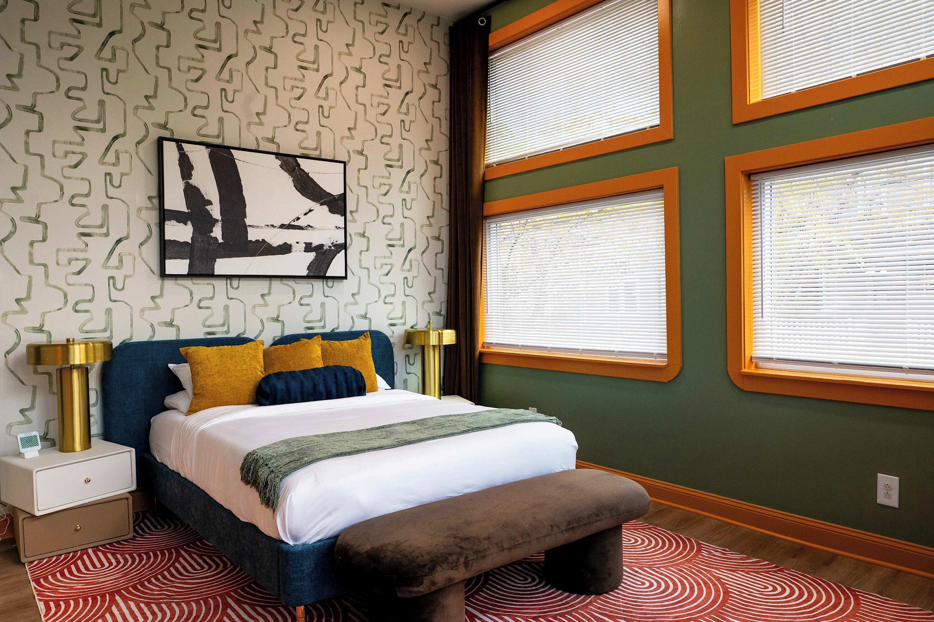 6 habitaciones, escritorio y tabla de planchar con plancha 