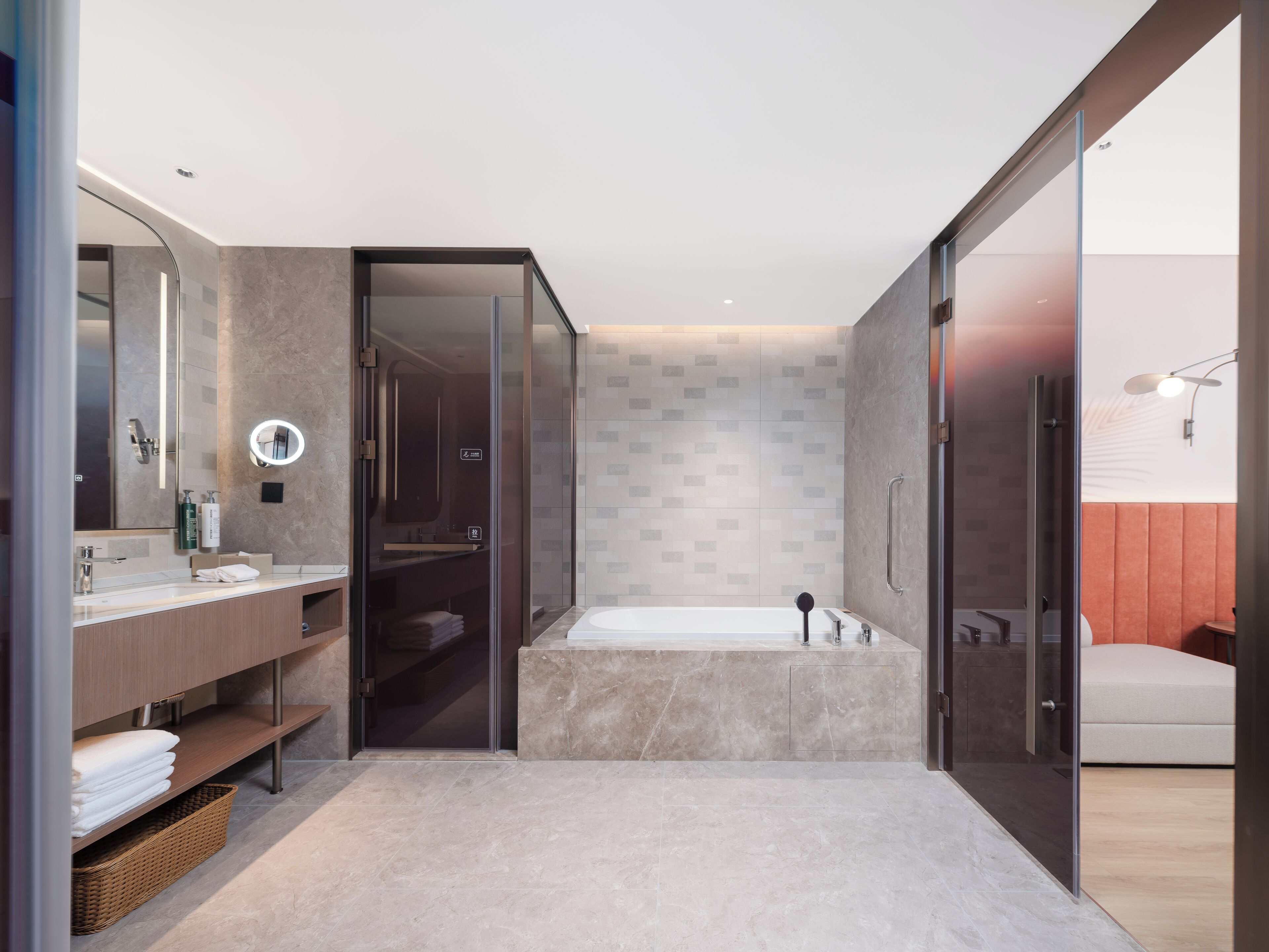 Deluxe Suite, 1 King Bed | Bathroom | Shower, rainfall showerhead, free toiletries, hair dryer